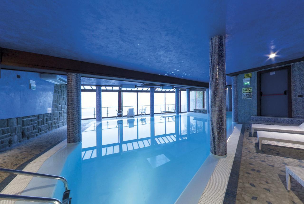 Hotel Cristallo 체레토 라기 외부 사진